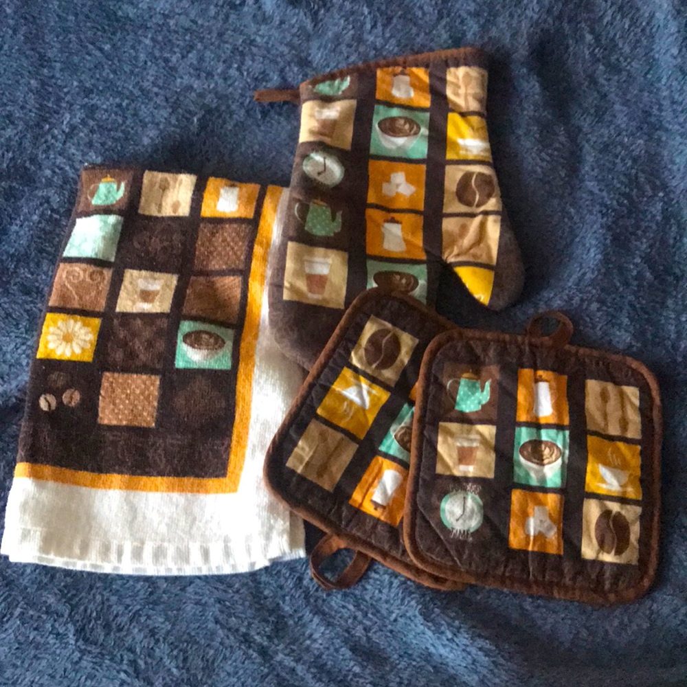 4pc kitchen towel and potholders coffee print set